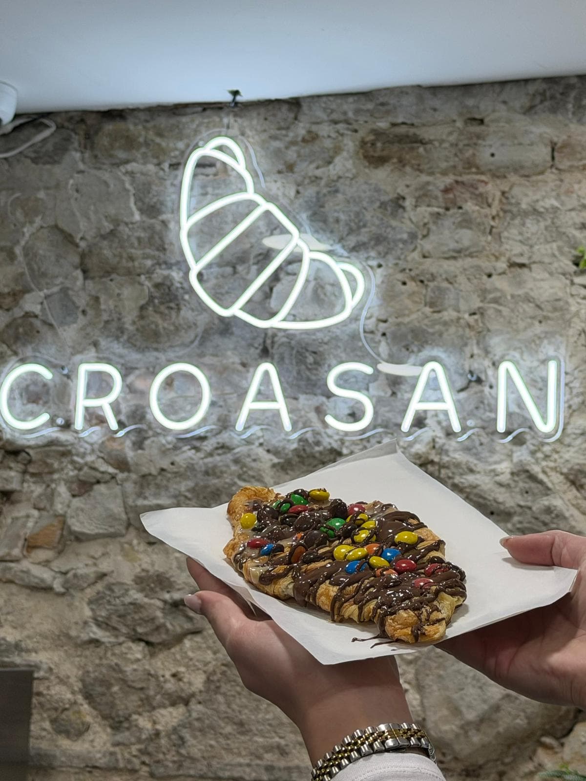 Croasan Split Review — The Viral Croissant You Need to Try