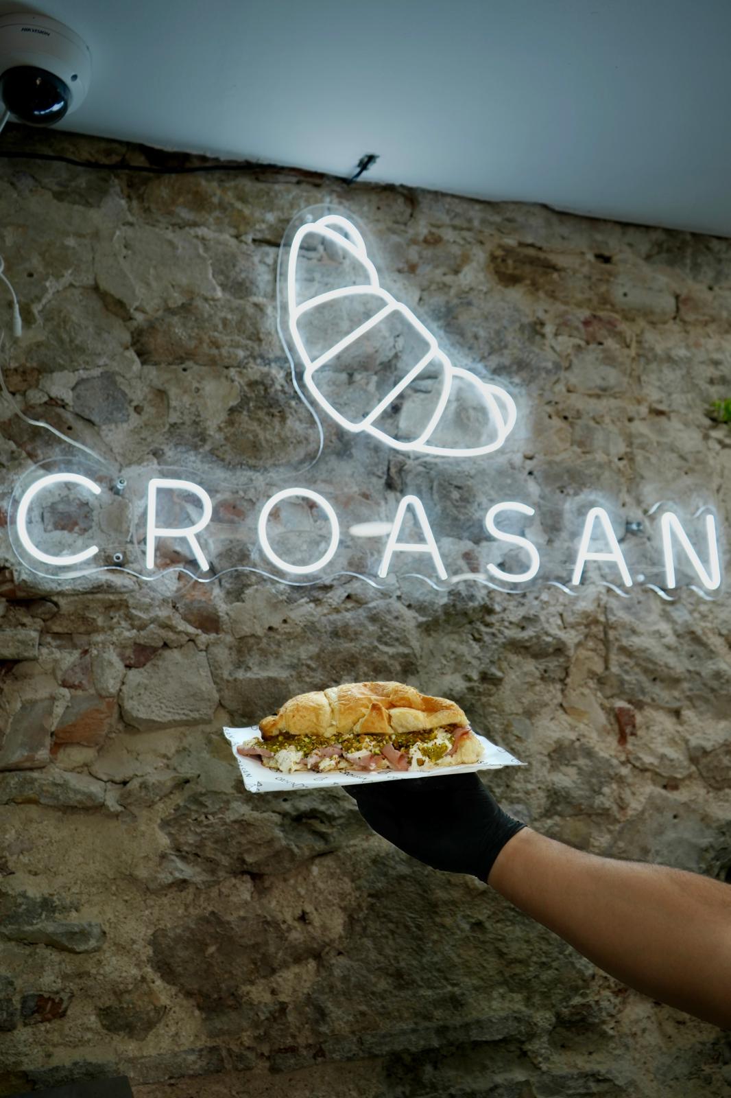 Croasan Split — sweet and savoury croissant toppings